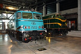 La locomotive électrique 1503 et la locomotive diesel 6406 (211.006).
