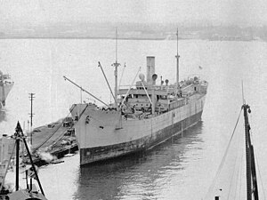 USS Yukon (AF-9) шамамен 1921 жылы Филадельфия әскери-теңіз кеме жасау зауытында (S-574-J) .jpg