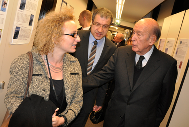 Valéry Giscard d'Estaing avec des fonctionnaires de l'ENA au Conseil de l'Europe, en 2011.