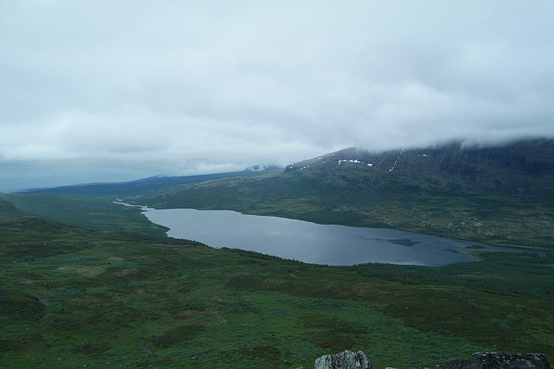 File:Valley of Abiskujárvi.jpg