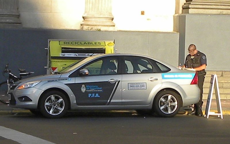 File:Veículo da Polícia Federal Argentina.jpg