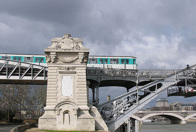 Line 5 crossing the Seine on the Austerlitz viaduct