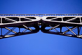 Viaur viaduct view to center bearing 02 08.jpg