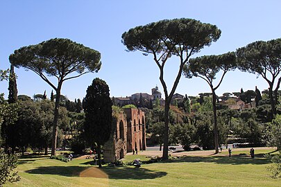 Restos dos Arcos de Nero, um ramal da Água Cláudia que levava sua água até o monte Palatino.