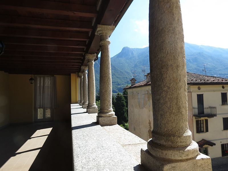 File:Vue de la terrasse la maison d'Antonia Pozzi.jpg