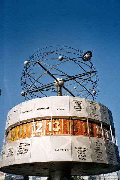 File:Weltzeituhr Detail Alexanderplatz.jpg