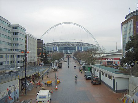 ไฟล์:Wembley_Stadium_down_Wembley_Way.jpg