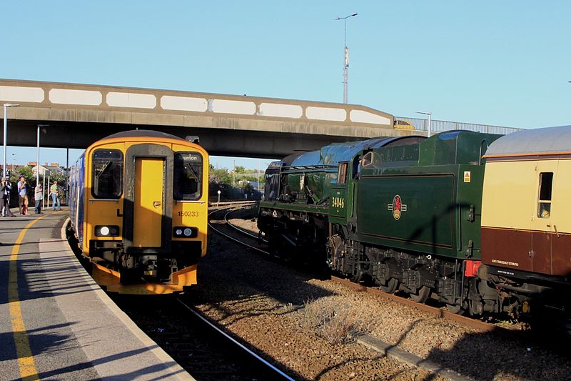 File:Weston-super-Mare - FGW 150233 passing 34046 Braunton.JPG