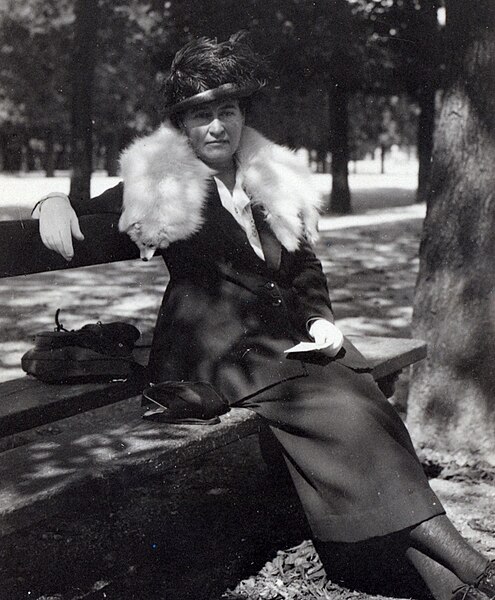 File:Willa Cather in Paris, 1920.jpg