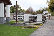 Deutsch: Urnenhain am Friedhof Wiener Neudorf