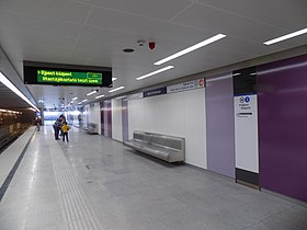 Ambaŭ peronoj de la metrostacio Újpest-városkapu