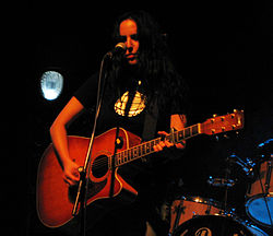 שילה פרבר בהופעה, אפריל 2004
