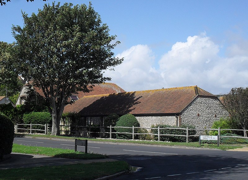 File:123 Saltdean Vale, Saltdean (NHLE Code 1381692) (August 2010).JPG