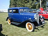 1932 Pontiac Serie 402 Seis entrenador sedán de 2 puertas y 5 pasajeros