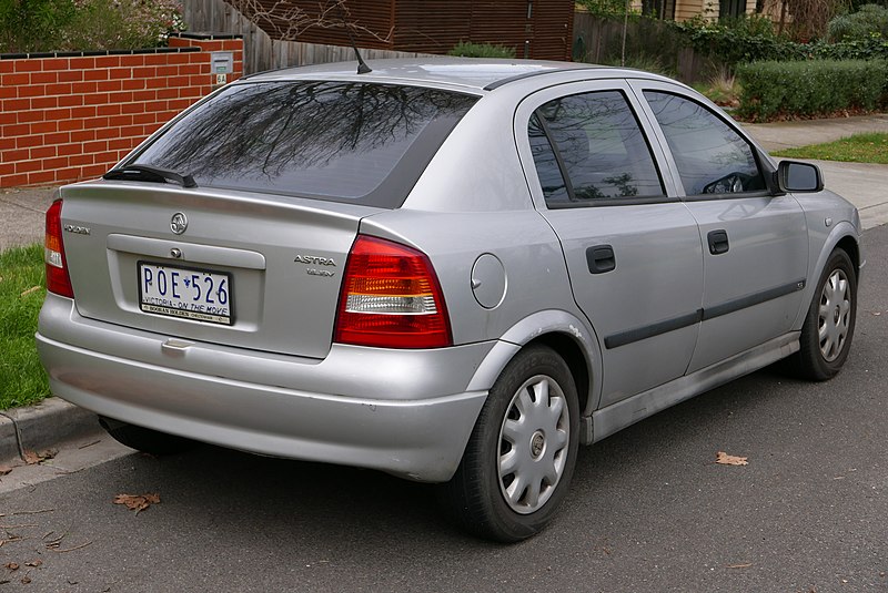 File:1999 Holden Astra (TS) CD 5-door hatchback (2015-07-10) 02.jpg