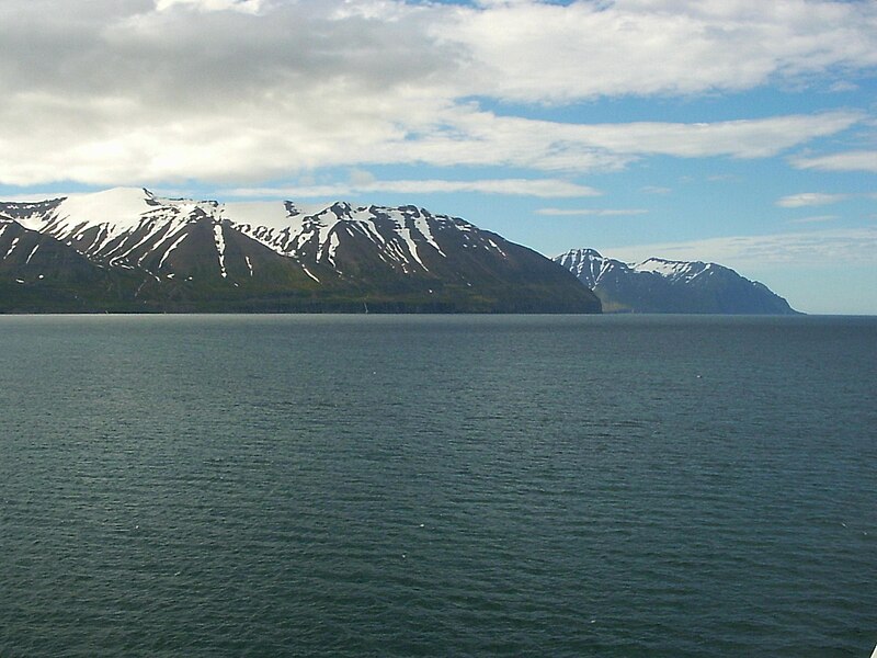 File:20040626. Fjords Eyjafjörður Aukureyri.-015.jpg