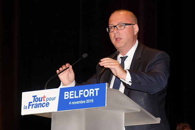 Damien Meslot, député-maire de Belfort prend la parole.