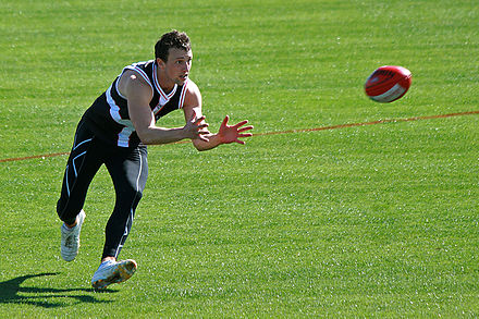 Robert Eddy of St Kilda positions himself for the difficult "out in front" mark