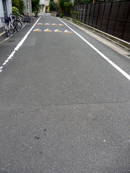 File:A road in Umeda.JPG