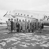 Da Costa Gomez (4e van rechts) te midden van een West-Indische delegatie, 1946