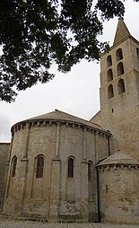 Le chevet et le clocher de l'abbatiale.