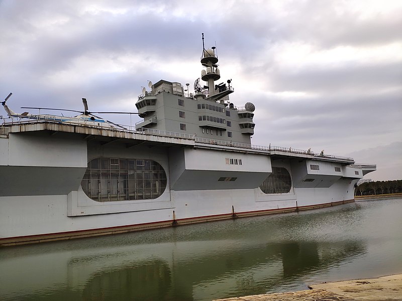 File:Aircraft carrier model-Shanghai Oriental land.jpg