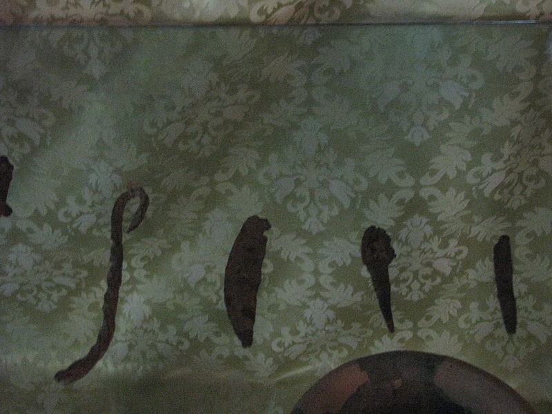 File:Aiud History Museum 2011 - Dacian Iron Tools and Weapons-1.JPG