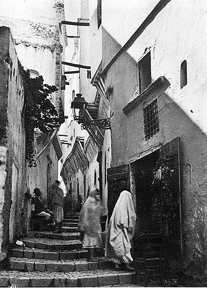 En gade i Algers kasbah år 1900.