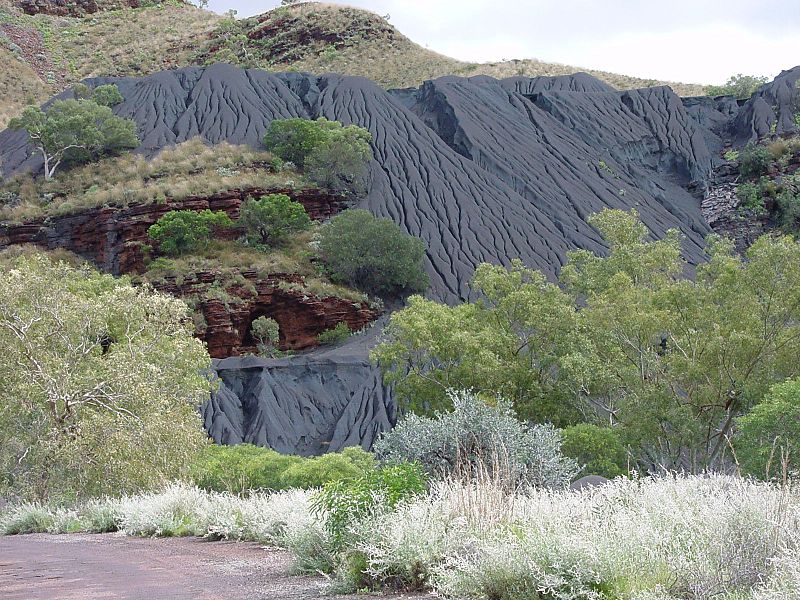 File:Asbestos tailings wittenoom gorge.jpg