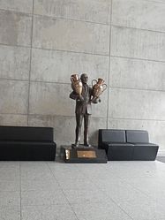 Guttmann Béla két BEK-kupás szobra a „Katedrálisban”