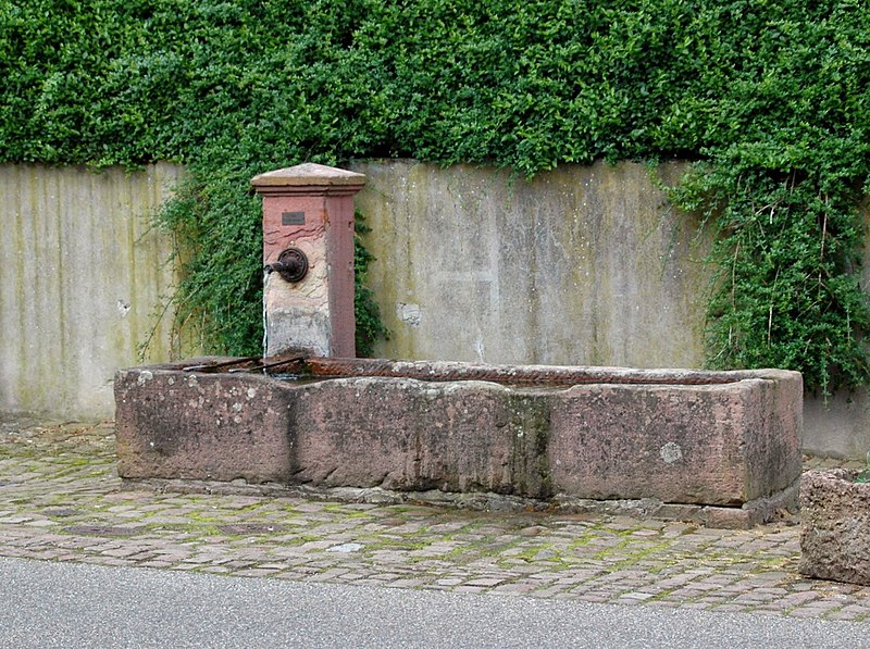 File:Bammental - Brunnen in der Oberdorfstrasse 24.JPG