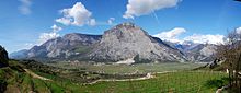 La valle del Basso Sarca; in primo piano il monte Casale