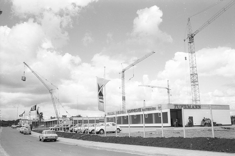 File:Batterie- und Reifendienst Fuhrmann am Eichkoppelweg in Kronshagen (Kiel 53.302).jpg