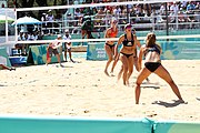 Deutsch: Beachvolleyball bei den Olympischen Jugendspielen 2018; Tag 9, 15. Oktober 2018; Mädchen, Viertelfinale: USA-Spanien 2–1 (21–19/17–21/15–9) English: Beach volleyball at the 2018 Summer Youth Olympics at 15 October 2018 – Girls Quarterfinals: USA-Spain 2–1 (21–19/17–21/15–9)