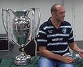 Ben Kay con il trofeo English Premiership di rugby