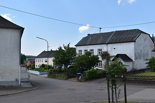 Beuren, Blick zur Hofanlage Gartenfeldstraße 5 20230610