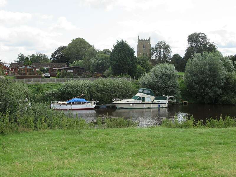 File:Boats on the Severn and Kempsey Church - geograph.org.uk - 6241017.jpg