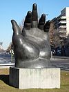 La mano. Escultura de Fernando Botero