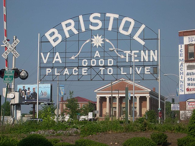 The sign that welcomes visitors to the twin cities of Bristol TN/VA.