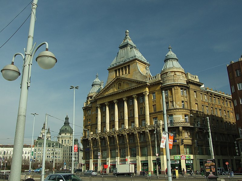 File:Budapešť, Belváros, Deák Ferenc tér, Anker ház.JPG