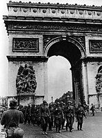 File:Avenue des Champs-Elysées from top of Arc de triomphe Paris.jpg -  Wikipedia