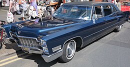 Un Cadillac Fleetwood seria 75 din 1968