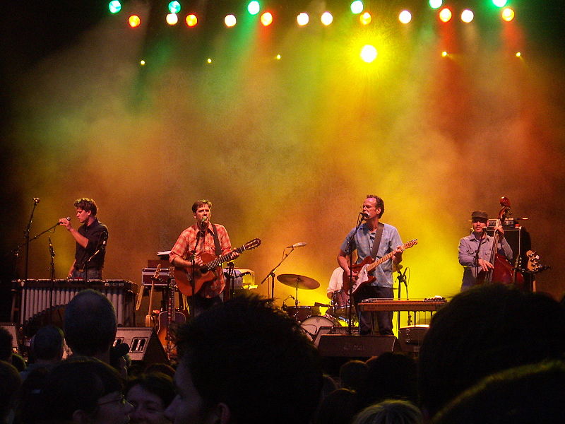 File:Calexico (Jena 18.07.2007) 1.jpg