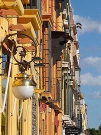 Façades de la rue San Fernando de Séville (Espagne). (définition réelle 2 448 × 3 264)