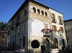 A város egyik régi épülete, a Palazzo delle Logge