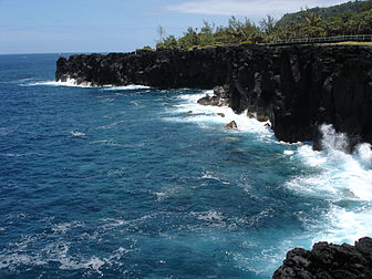 Le Cap Méchant de Saint-Philippe (la Réunion). (définition réelle 2 592 × 1 944*)