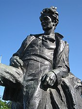 Carl Eldh, Den unge Strindberg i skargarden, skulptur i Bellevueparken, 2014b.jpg