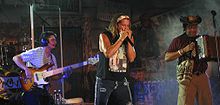 Carlos Vives (Mitte) bei einem Konzert