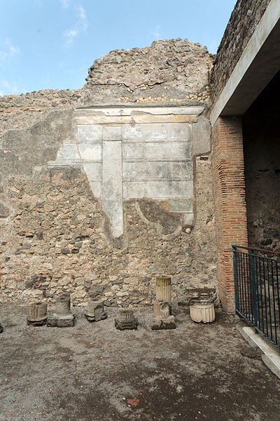 File:Casa di Fauno Pompeii 04.jpg