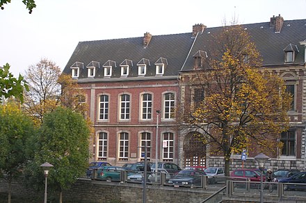 L'hôtel de Grady (à gauche sur la photo), maison natale de César-Auguste Franck, construite de 1780 à 1785, située au no 13 de la rue Saint-Pierre à Liège.